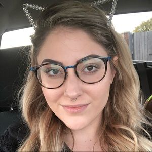 Meet your Posher, Caroline